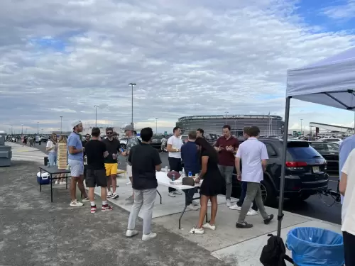 Red Hot Chili Peppers Tailgate Metlife 1