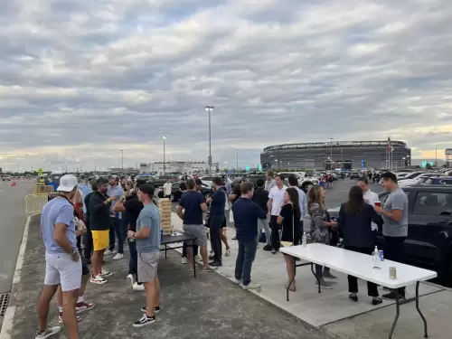 Red Hot Chili Peppers Tailgate Metlife 5